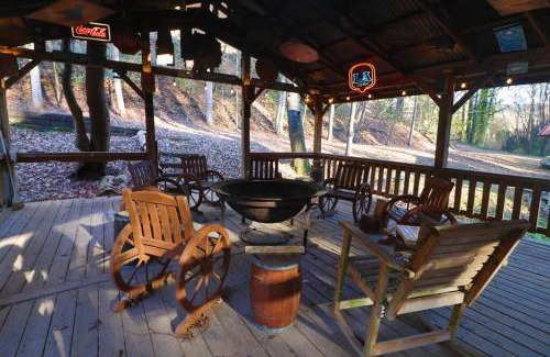 Helen House | Amazing Cabin fireplace and stream #11
