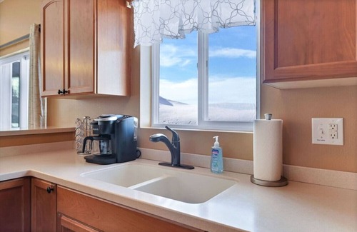 Salamatof House | Amazing Cook Inlet & Mountain View Home!