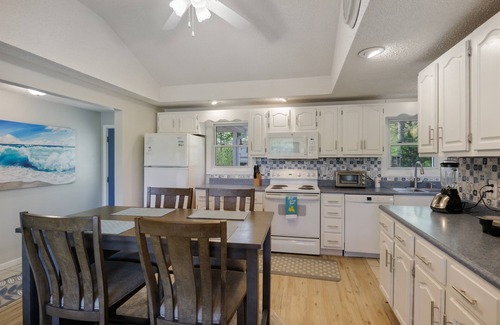 Osage Beach House | AMAZING COVE! 3 Bed/2Ba Lakefront Home - Hot Tub, Smart TVs, EV Charger, Firepit