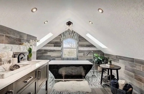 Bairdford House | AMAZING CUSTOM DREAM HOME! Feat: 5beds 4baths & Walk-in His/Her Steam Shower!