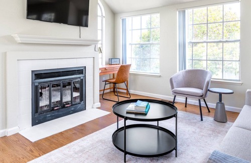 Foster City Apartment | Amazing Foster City 1BR w/ W/D, Gym, Pool, 1 mi. to shops, by Blueground
