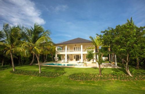 Punta Cana Villa | Amazing golf villa at luxury resort in Punta Cana, includes staff, golf carts and bikes