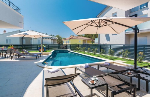 Biograd na Moru House | Amazing home in Biograd with kitchen