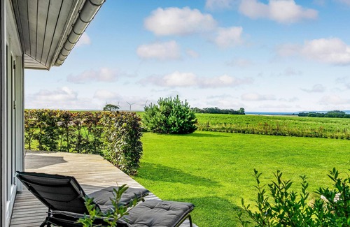 Øer Strand House | Amazing home in Ebeltoft with kitchen