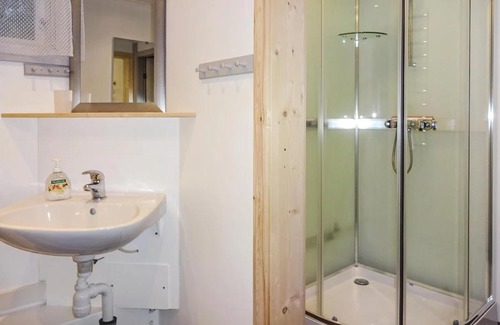 Växjö House | Amazing Home In Eringsboda With Wifi