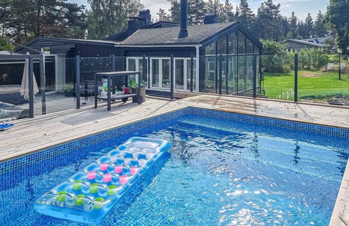 Mellerud O House | Amazing home in Köpmannebro