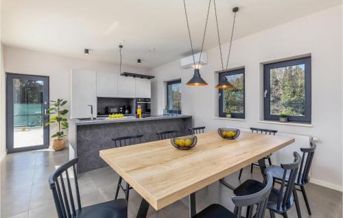 Marcana House | Amazing Home In Marcana
