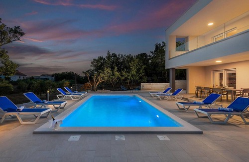 Maslenica House | Amazing home in Maslenica with WiFi