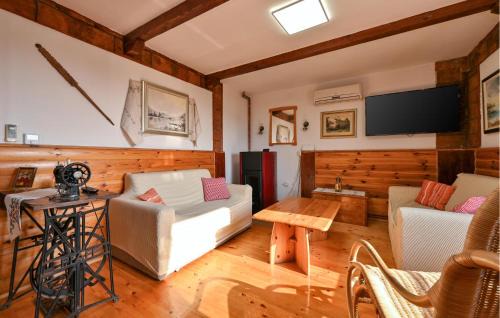 Lobor House | Amazing Home In Petrova Gora With Sauna