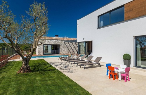 Visnjan House | Amazing home in Visnjan with sauna