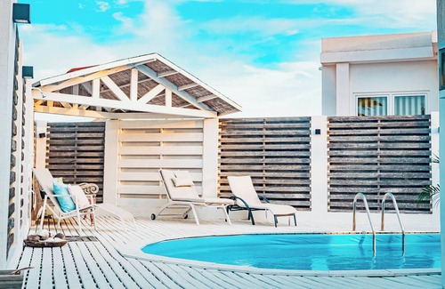 Kamay House | Amazing island View -Retreat in laid-back luxury with a spectacular view.