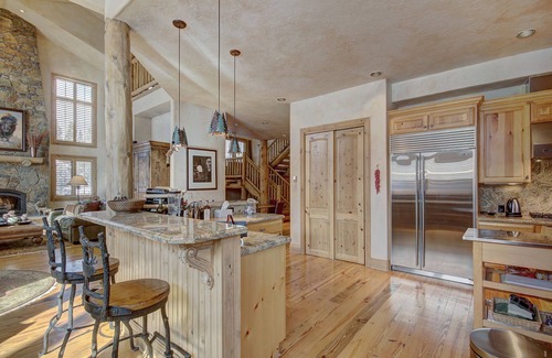 Christie Heights House | Amazing Mountain Home! XMAS 3 Night AVAIL Excellent Location. Early checkin.