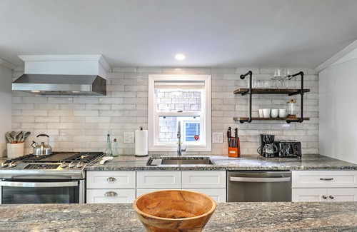 Riverside House | Amazing New England views - Private beachfront by Sabin Point!