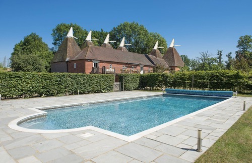 Cranbrook House | Amazing Oast House by Bloom Stays - sleeps 22