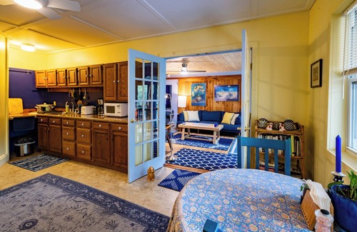 Shelburne Falls Bed & Breakfast | Amazing People & Pet-Welcoming Country Haven