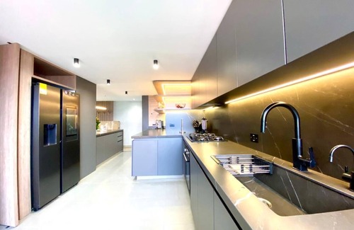 El Castillo Apartment | Amazing PH in Los Balsos