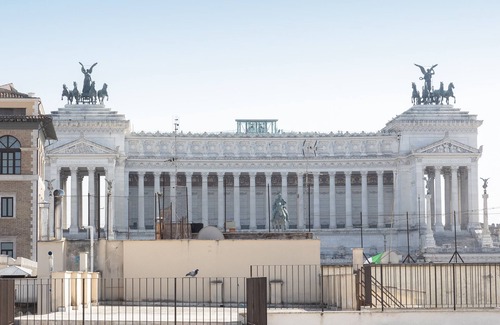 Rione III Colonna Apartment | Amazing Piazza Venezia with Jacuzzi and terracesn