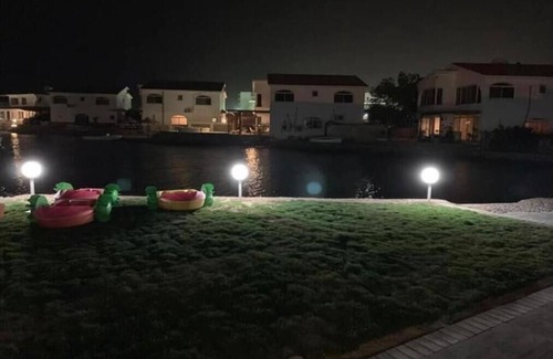 Al Mamsha El Seyahi Villa | Amazing seafront villa with private beach