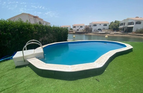 Al Mamsha El Seyahi Villa | Amazing seafront villa with private beach