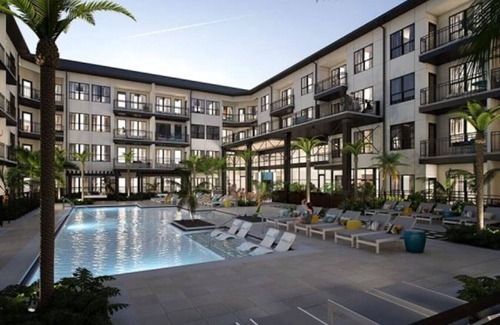 North Hyde Park Apartment | Amazing Studio | King Suite | Pool & Gym!