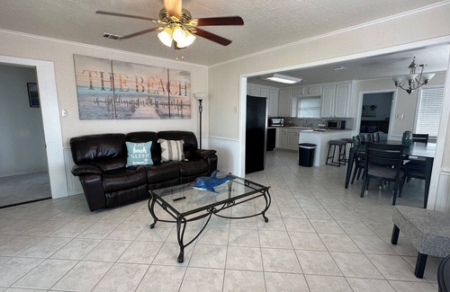 Bacliff House | Amazing sunsets! 6 person hot tub & private 270’ lighted fishing pier!