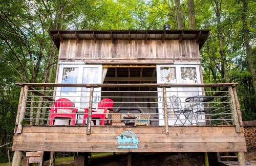 Grandview Cabin | Amazing Tiny House Rental for Unique Romantic Getaways in Tennessee