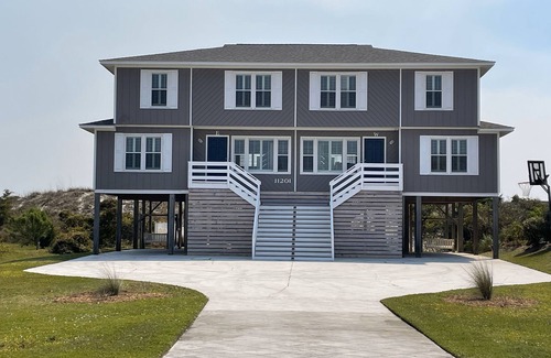The Point House | AMAZING VIEWS! Beachfront Duplex-West at the Point with a private POOL!