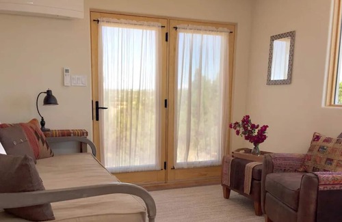 Canoncito Cottage | Amazing Views - Sangre Mountain View Guest House