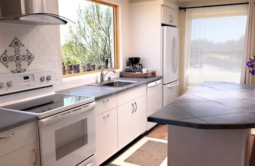 Canoncito Cottage | Amazing Views - Sangre Mountain View Guest House