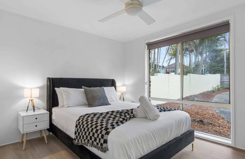 Blue Bay House | Amazing Water-Front Family Escape - Blue Bay