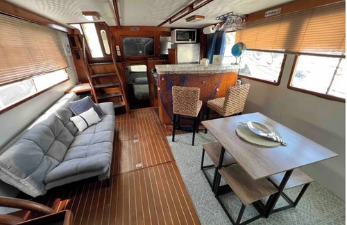 Monroe County Boat Rental | Amazing Yacht With Resort Amenities In The Heart Of Key Largo