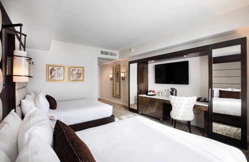 Downtown Kansas City Hotel | Ambassador Hotel Kansas City, Autograph Collection