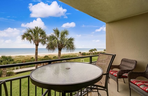Fernandina Beach Condo | AMELIA ISLAND OCEAN BEACH FRONT BEACHWALKER-BUILDING CLOSEST TO SAND-4 BRM 3 BTH