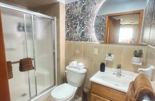 North Ironbound House | Amelia Suites Newark – Cozy stay with AC, Wi-Fi & NYC access!