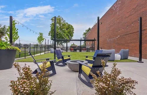 South Loop Apartment | Amenity Rich Double Queen Suite