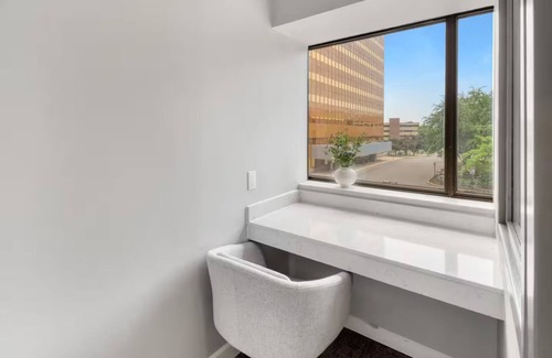 South Loop Apartment | Amenity Rich Spacious King Suite
