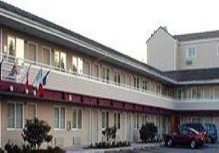 Westminster Triangle Hotel | Americas Inn & Suite