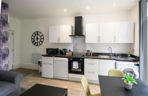 Moseley Apartment | AMETHYST Delightful Suite In Moseley Mews, Birmingham By StayStaycations
