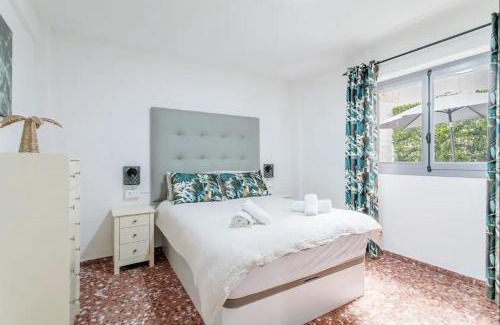Campoamor Apartment | Amparo Home near ADDA Auditorium & Plaza de Toros Breakfast included