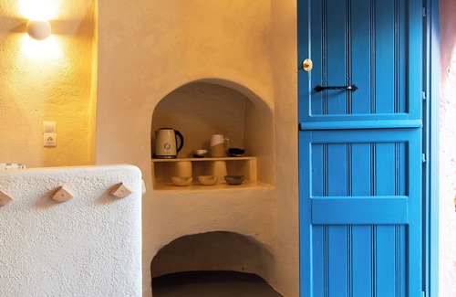 Finikia Villa | Amphora Villas Oia Santorini