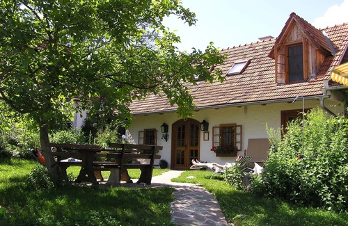 Harrachberg Apartment | An earthly paradise on a southeast Styrian hill