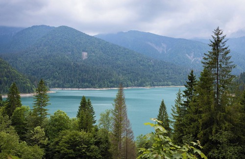 Lateis Apartment | An elegant and cozy retreat for your lake getaway
