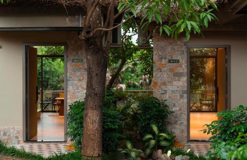 District 9 Hotel | An Tùng Retreat