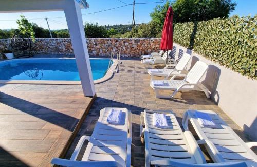 Drvenik Mali Villa | Anas lagoon holiday house with pool at azure beach