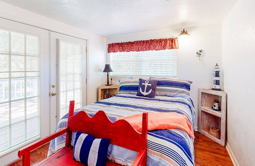Gordonville House | Anchors Away @ Lake Texoma | House in Pottsboro with large yard & full kitchen