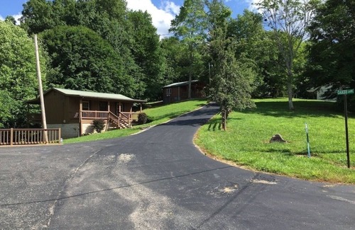 Byrdstown Cabin | Anchors Away - Minutes to Star Pointe, Eagle Cove and Sunset Marinas