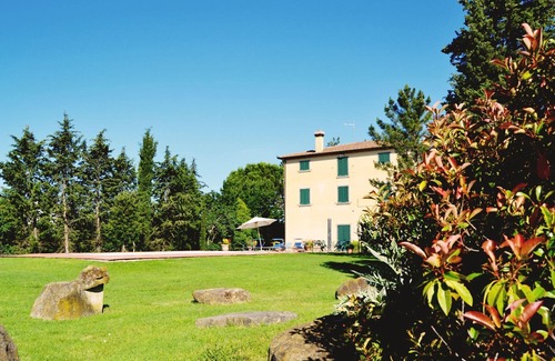 Cortona Villa | Ancient manor house perfect for large groups, located near the Etruscan town of Cortona with private