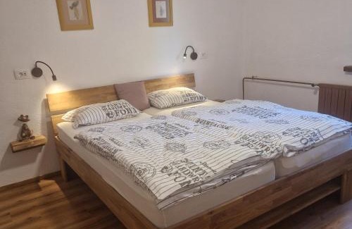 Hrastnik Bed & Breakfast | Andrejev dom na Slemenu