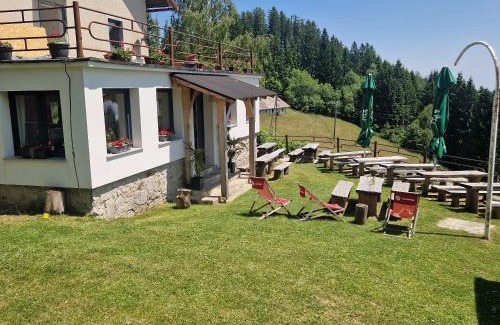 Hrastnik Bed & Breakfast | Andrejev dom na Slemenu