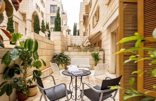 Jaffa Apartment | Andromeda's Charm Old-Jaffa Haven with Shelter by Sea N' Rent